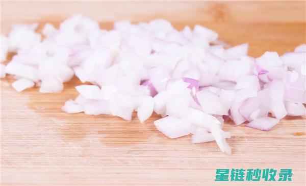 快速切洋葱丁：让你的厨艺更上一层楼 (快速切洋葱丁视频)