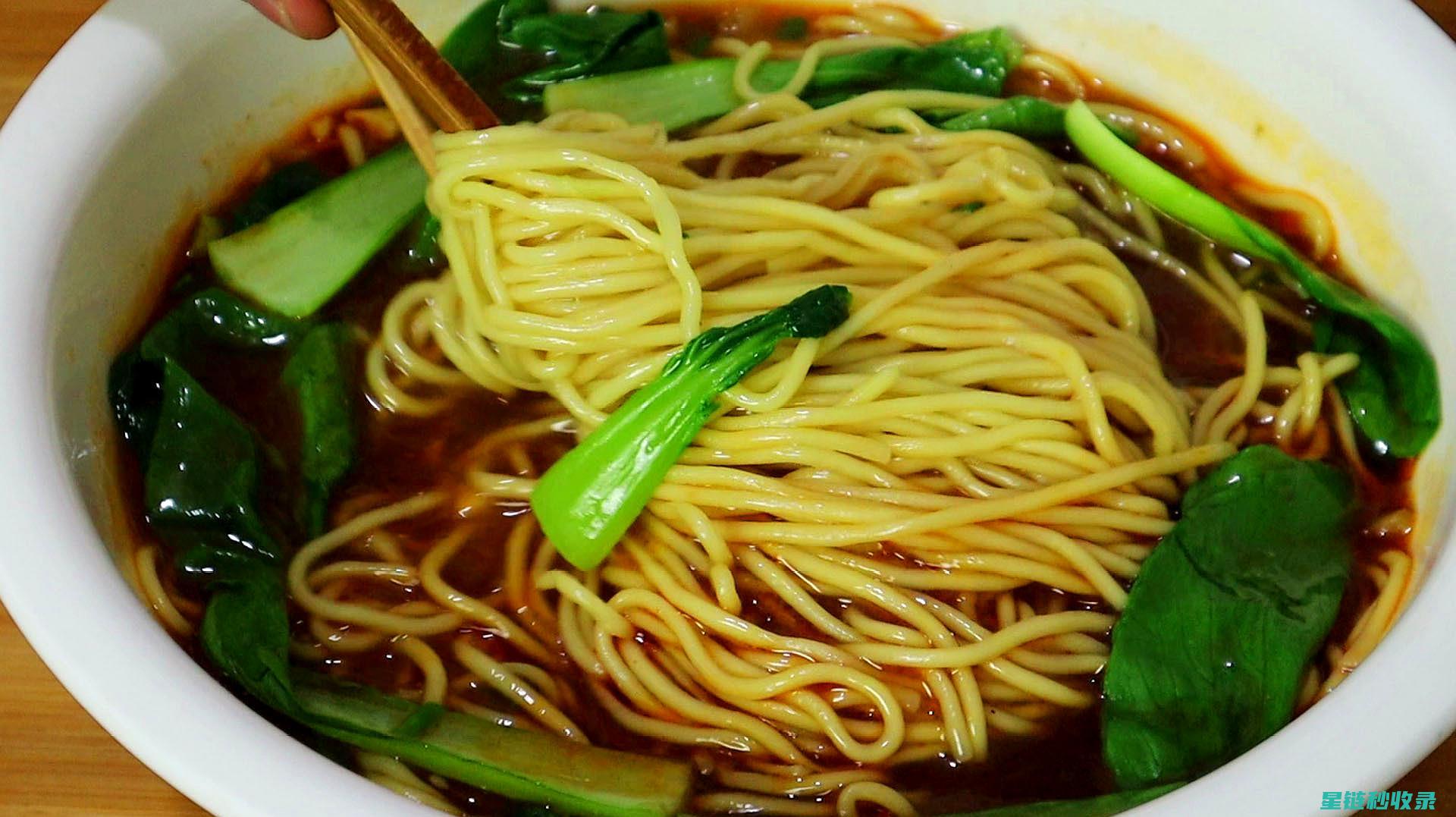 面条粘锅了？这些方法值得一试！ (面条粘锅了怎么清理)